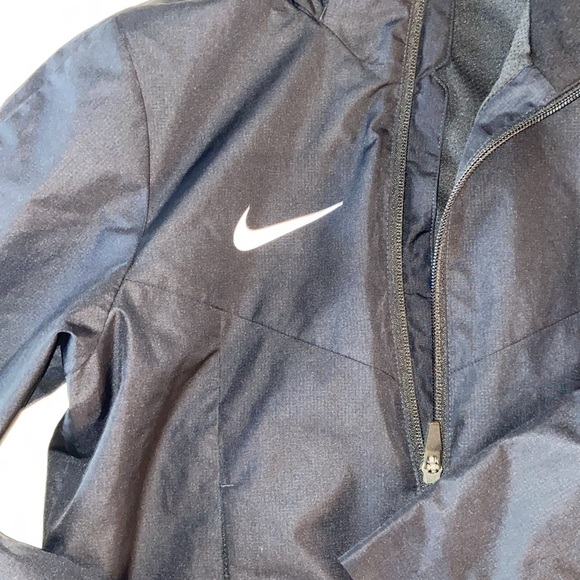 Nike Kids Windbreaker/Sheild - Picture 2 of 14